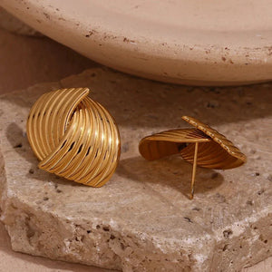 The Mystic Shell Studs - Tarotara