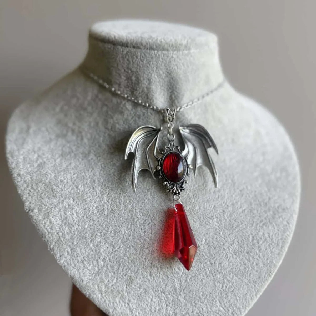 The Dark Allure Necklace